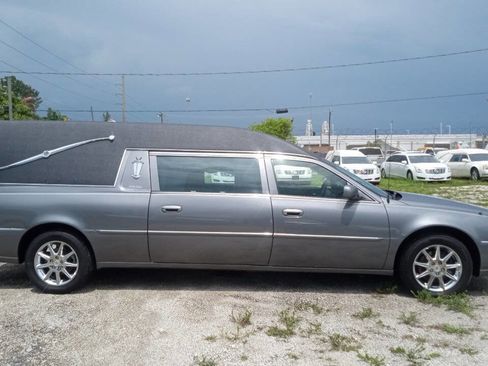 Used 2011 Cadillac DTS Limousine image 5