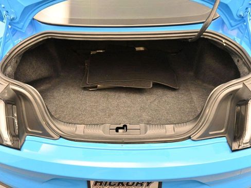 Used 2017 Ford Mustang GT Premium w/ Black Accent Package RWD image 9