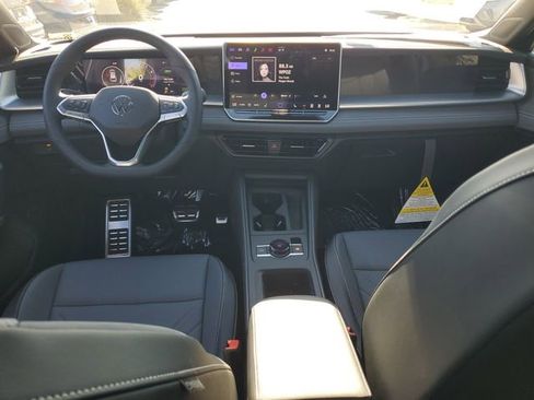 New 2026 Volkswagen Tiguan SE R-Line FWD image 11