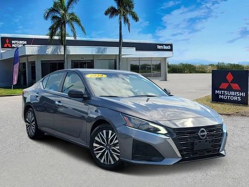 Used 2024 Nissan Altima 2.5 SV FWD image 1