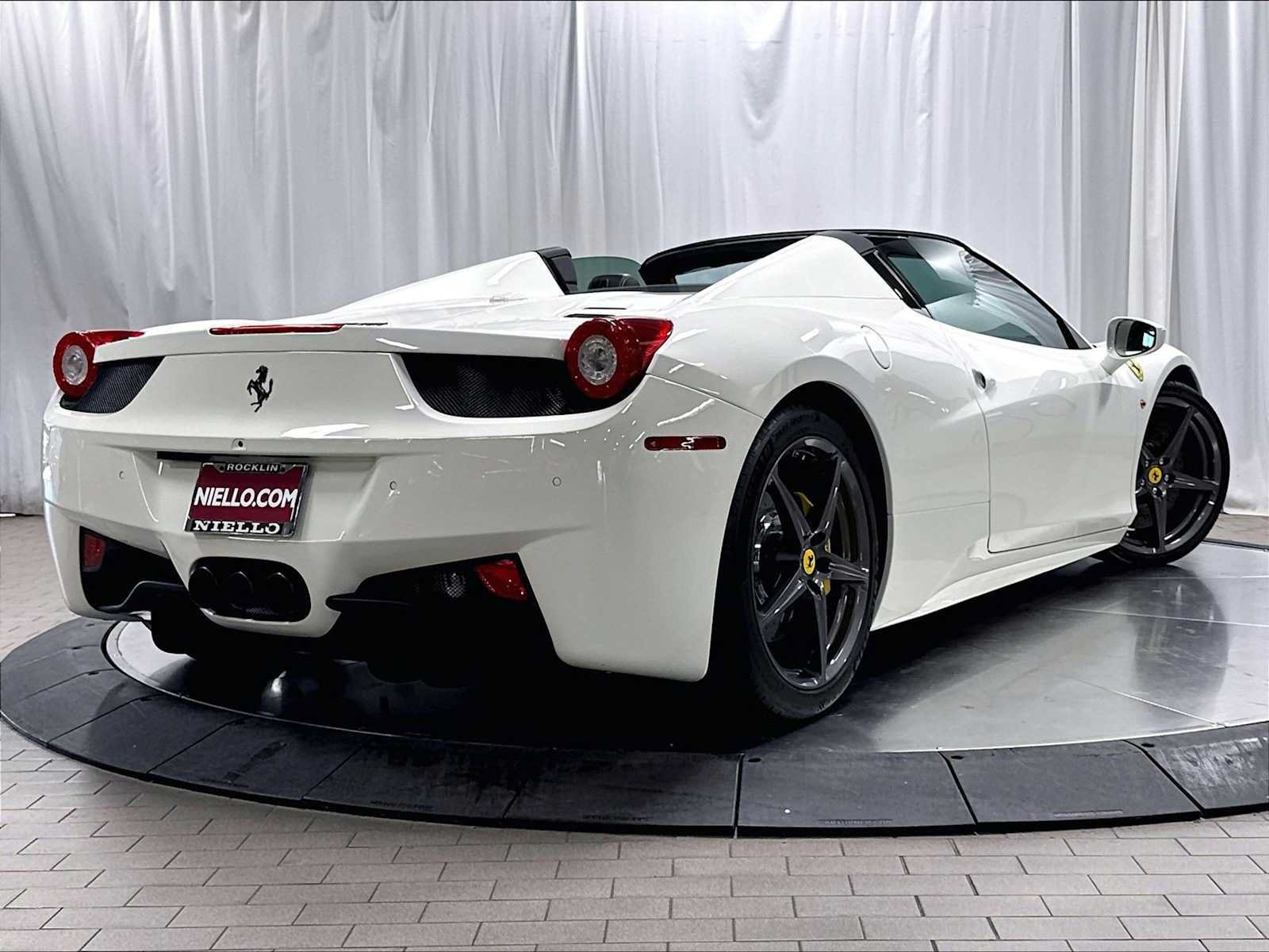 Used 2015 Ferrari 458 Spider RWD image 9