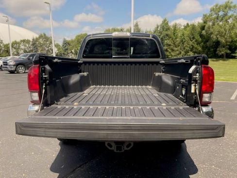 Used 2019 Toyota Tacoma TRD Off-Road AWD/4WD image 24