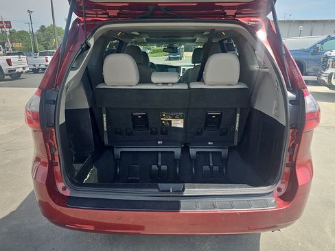 Used 2020 Toyota Sienna Limited Premium image 22
