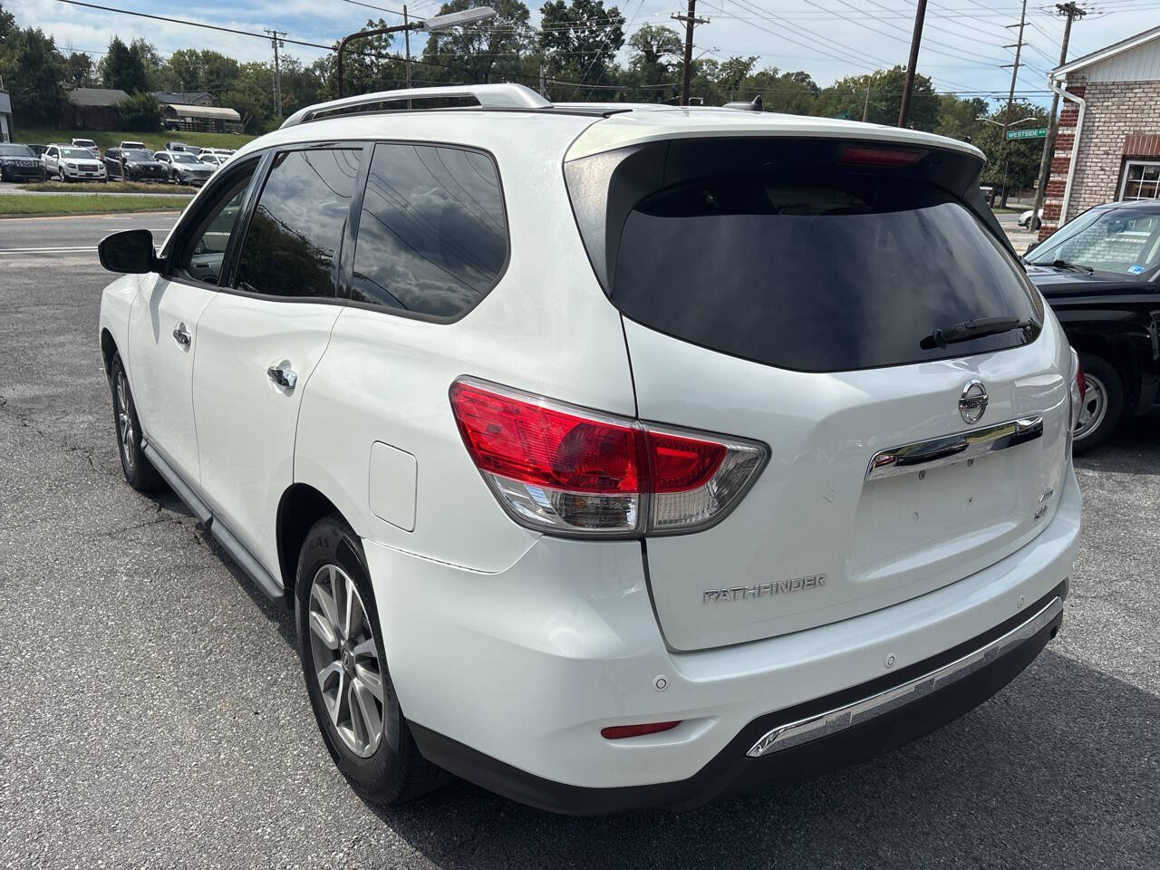 Used 2013 Nissan Pathfinder SV AWD/4WD image 6