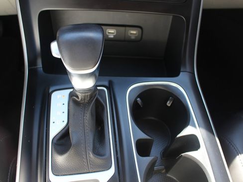 Certified 2024 Kia Carnival LX image 38