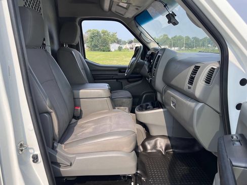 Used 2021 Nissan NV 2500 SV image 8