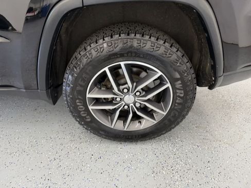 Used 2018 Jeep Grand Cherokee Limited AWD/4WD image 24