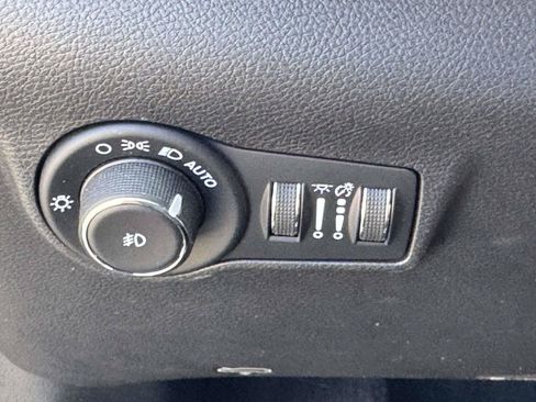 Used 2025 Jeep Compass Limited w/ Elite Group AWD/4WD image 25