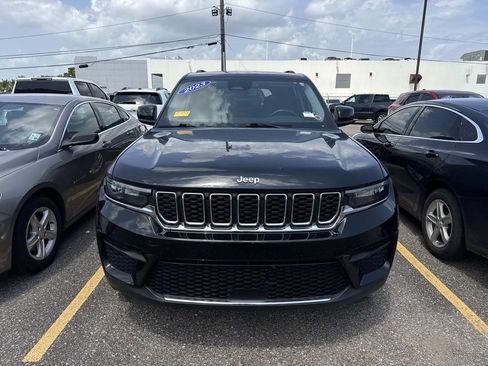 Used 2023 Jeep Grand Cherokee Laredo RWD image 2