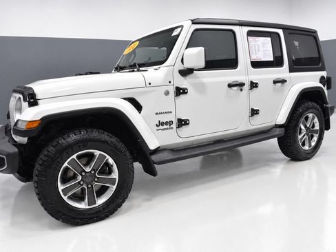 Used 2020 Jeep Wrangler Unlimited Sahara AWD/4WD image 2