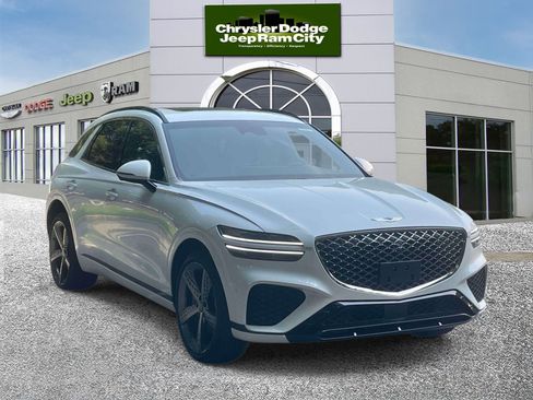 Used 2025 Genesis GV70 3.5T Sport w/ Sport Advanced Package AWD/4WD image 4