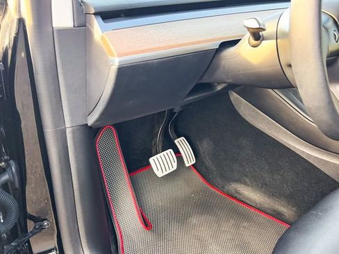 Used 2022 Tesla Model Y Performance image 10