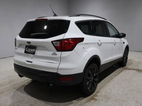 Used 2019 Ford Escape SE image 2