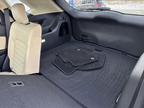 Used 2024 Ford Edge SEL image 25