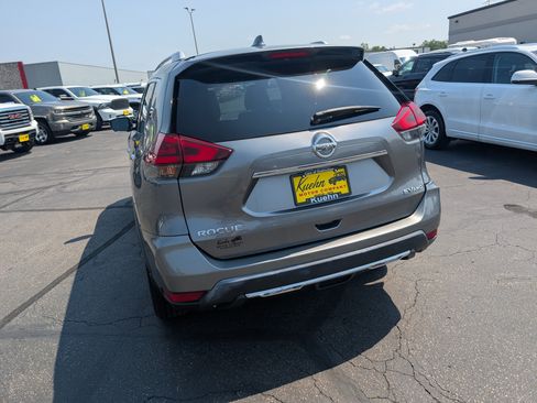 Used 2018 Nissan Rogue SV AWD/4WD image 7