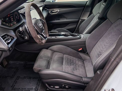 Used 2024 Audi e-tron GT Premium Plus image 19