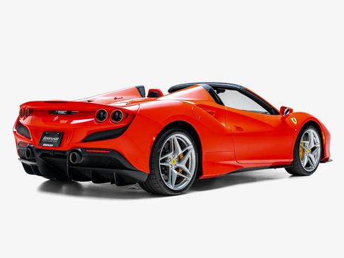 Used 2022 Ferrari F8 Tributo RWD image 2