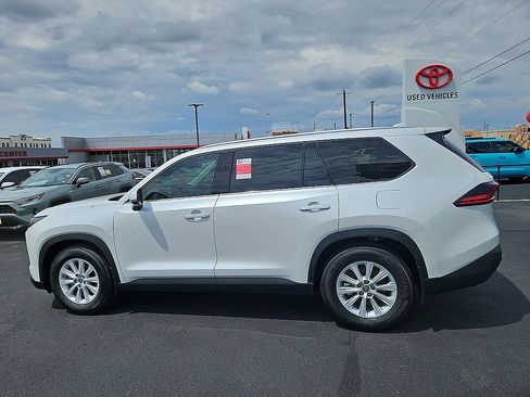 Certified 2026 Toyota Grand Highlander FWD image 2