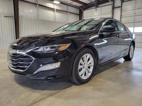 Used 2025 Chevrolet Malibu LT image 2