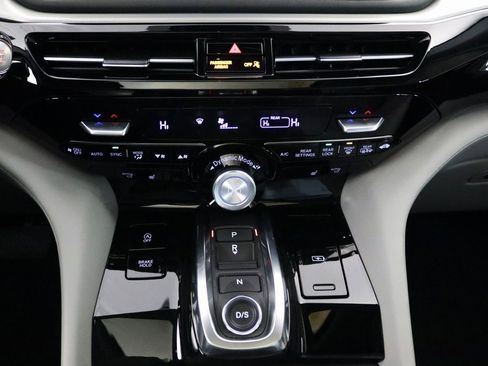 Certified 2025 Acura MDX w/ Technology Package image 23