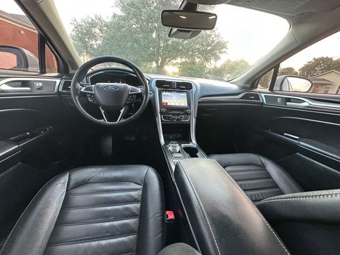 Used 2018 Ford Fusion SE w/ Equipment Group 602A FWD image 21