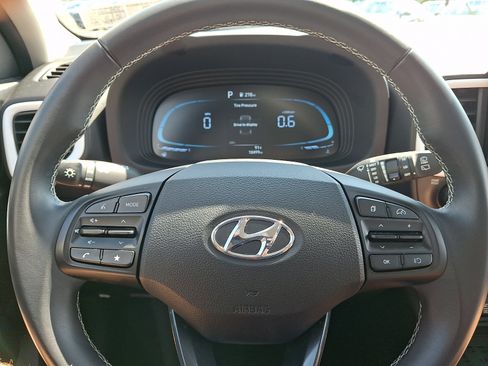 Certified 2023 Hyundai Venue Limited FWD image 18