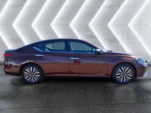 Used 2025 Nissan Altima 2.5 SV image 6