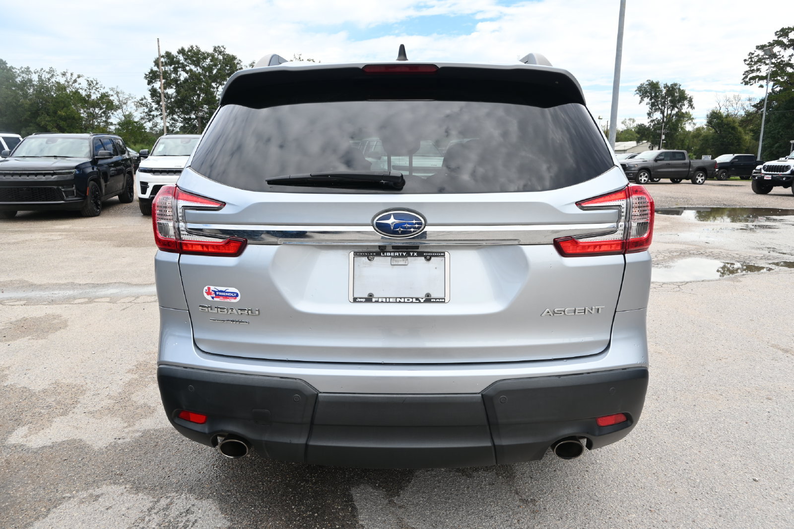 Used 2023 Subaru Ascent Premium w/ Convenience Package AWD/4WD image 3