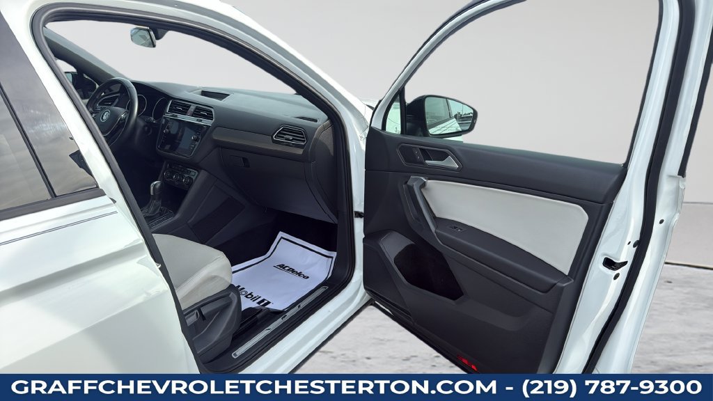 Used 2021 Volkswagen Tiguan SE R-Line FWD image 23