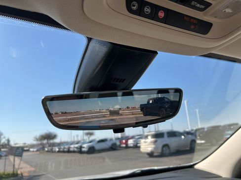 Used 2022 GMC Acadia Denali w/ Denali Technology Package image 24