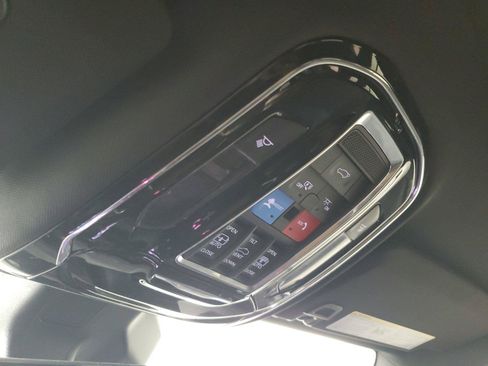 Used 2022 Jeep Grand Cherokee Overland w/ Luxury Tech Group IV AWD/4WD image 34