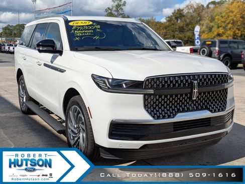 New 2025 Lincoln Navigator Reserve image 4