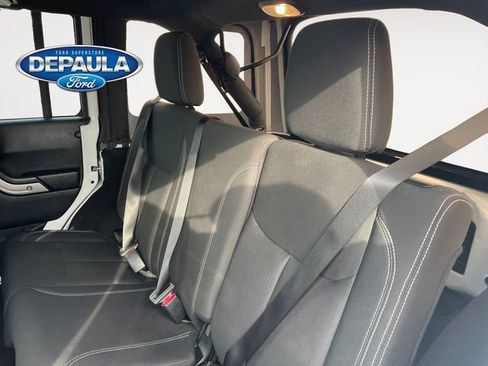 Used 2018 Jeep Wrangler Unlimited Sahara image 17