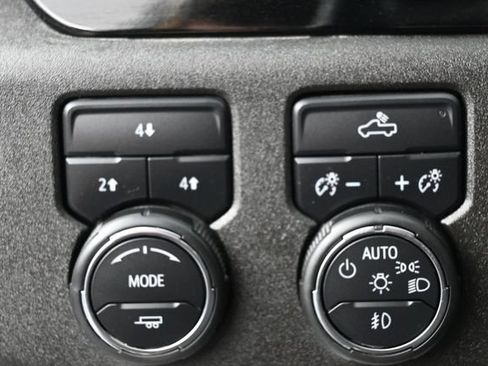 Used 2024 Chevrolet Silverado 2500 LT AWD/4WD image 10
