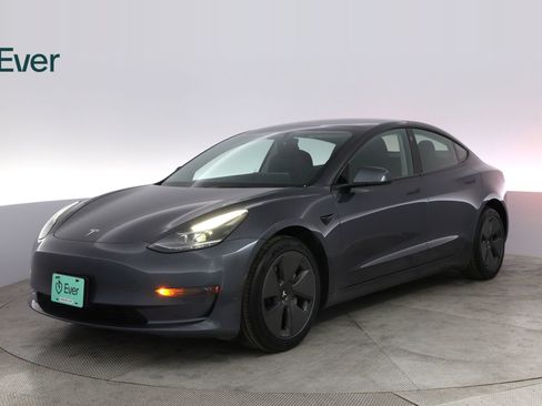 Used 2023 Tesla Model 3 Standard Range image 2
