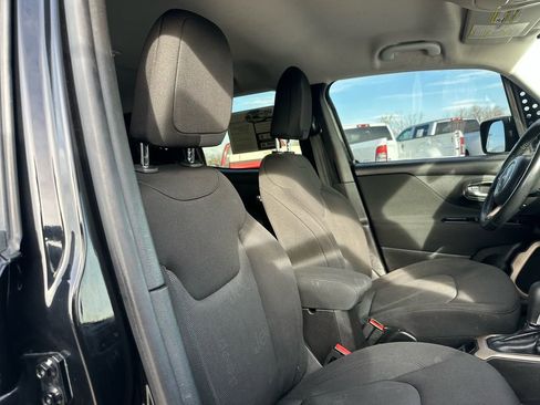 Used 2017 Jeep Renegade Latitude AWD/4WD image 21