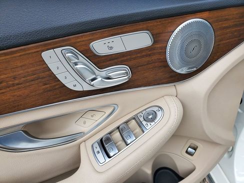 Used 2019 Mercedes-Benz C 300 4MATIC Sedan image 18