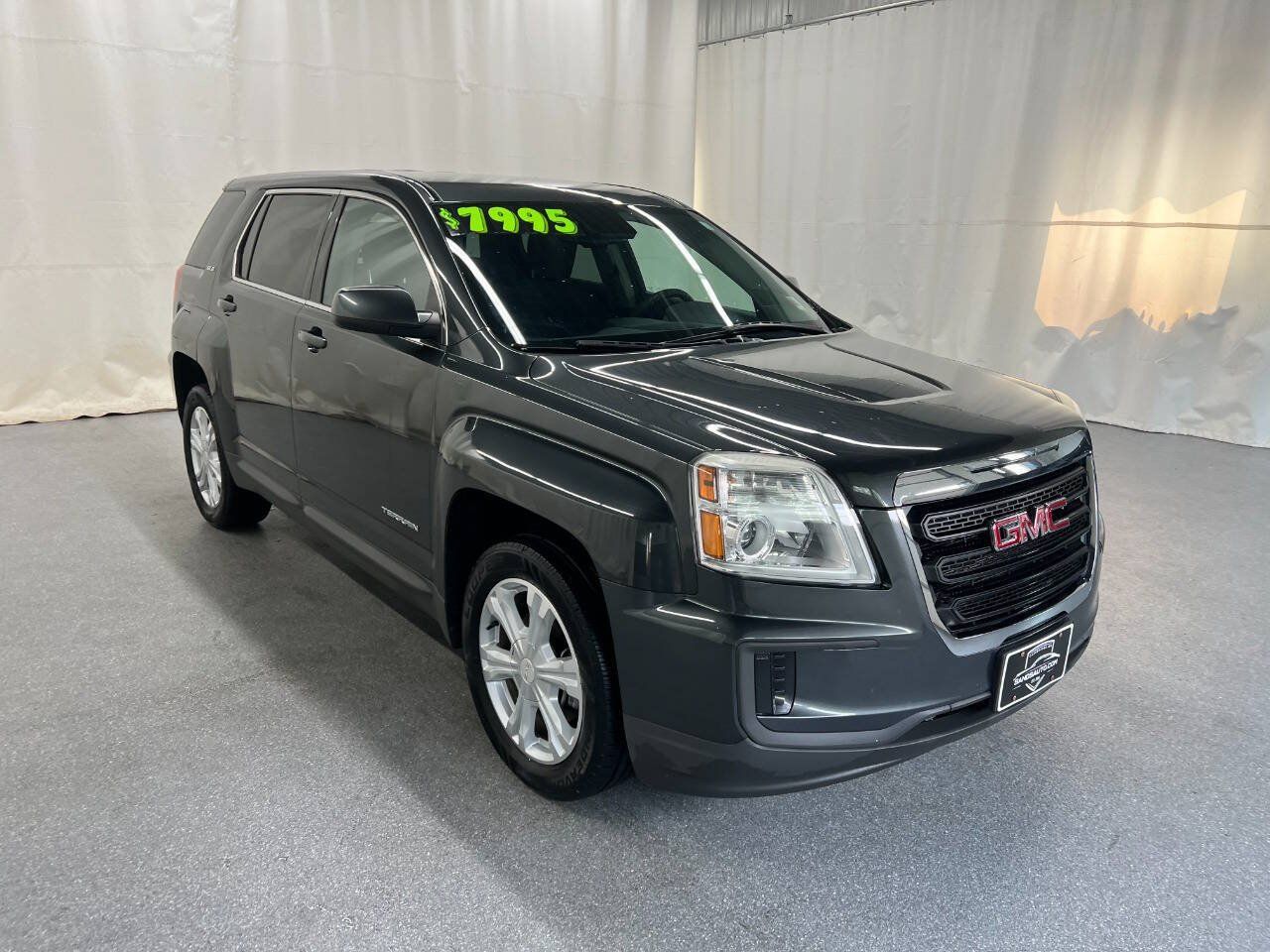 Used 2017 GMC Terrain SLE AWD/4WD image 3