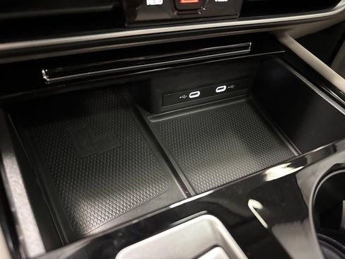 Used 2024 Volkswagen Atlas SE w/ Panoramic Sunroof Package image 24