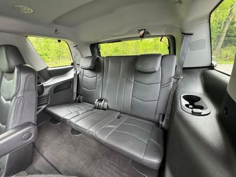 Used 2020 Cadillac Escalade Luxury AWD/4WD image 18