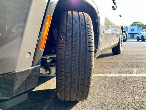 Used 2023 Jeep Wagoneer Series III w/ Premium Group I image 17