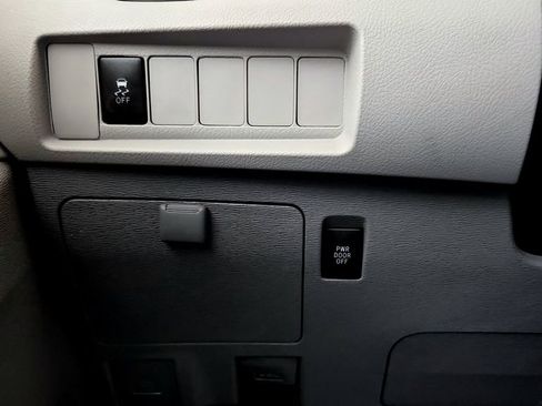 Used 2020 Toyota Sienna LE FWD image 34