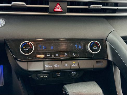 Used 2023 Hyundai Elantra SEL w/ Preferred Accessory Package image 9