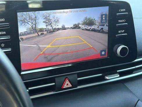 Used 2022 Hyundai Elantra SEL w/ Convenience Package FWD image 23