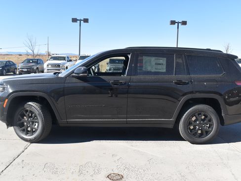 New 2025 Jeep Grand Cherokee L Altitude image 8