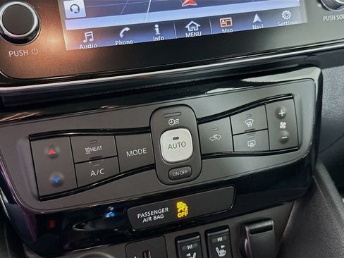 Used 2019 Nissan Leaf SV w/ SV All Weather Package FWD image 16