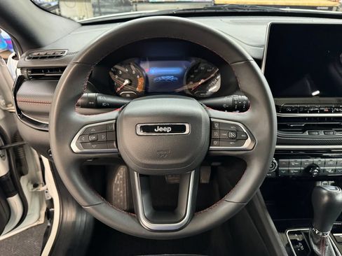 Used 2024 Jeep Compass Trailhawk AWD/4WD image 17