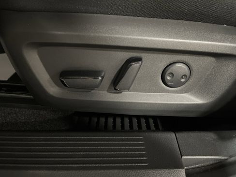 Used 2023 Nissan Rogue SV image 10