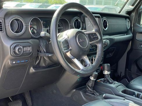 Used 2022 Jeep Wrangler Unlimited Sahara w/ Cold Weather Group AWD/4WD image 10