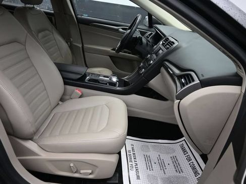 Certified 2017 Ford Fusion SE FWD image 8